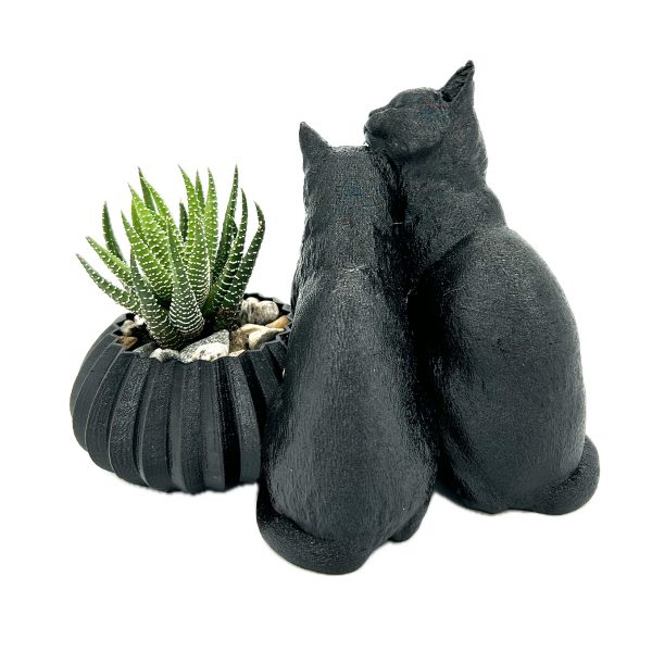 Cuddling Cats Pot - Image 3